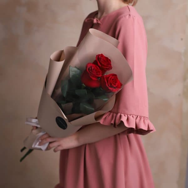 Красные розы в бежевом оформлении (3шт) №1010 - Фото 365