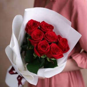 Красные розы в белом оформлении (Россия, 7 шт) №1011 - Фото 6