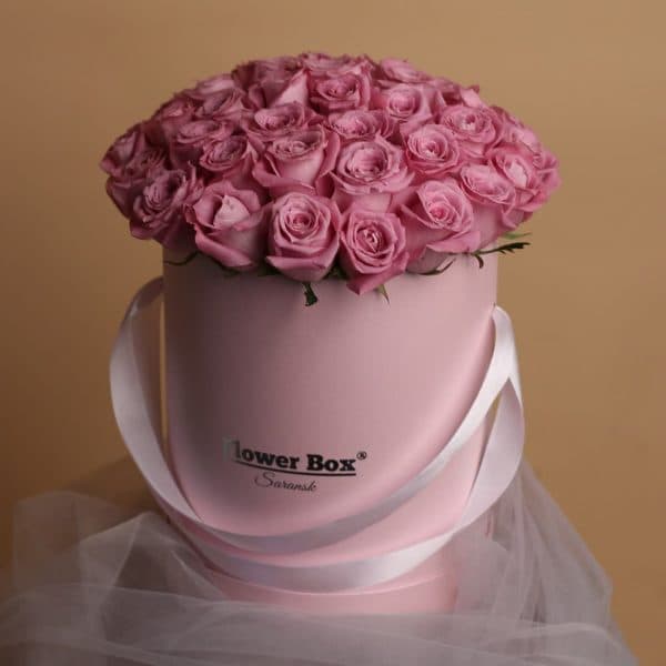 Шляпная коробка розовая размера М с 41 фиолетовой розой №374 - Фото 458
