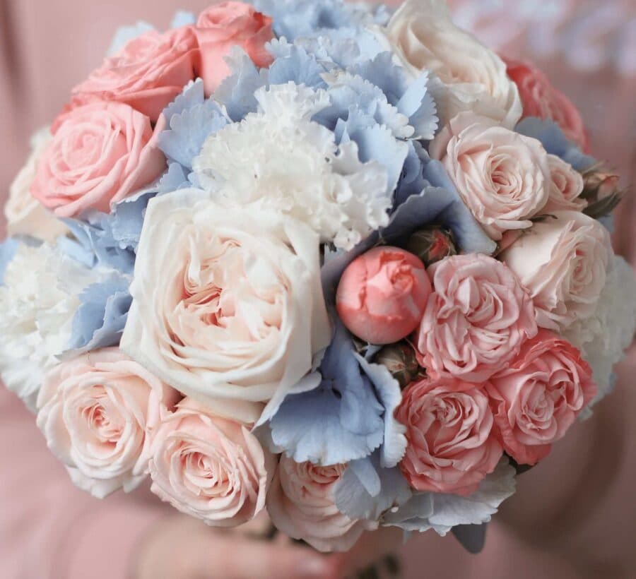 Классический круглый букет невесты в голубой и розовой гамме №1124 - Фото 2