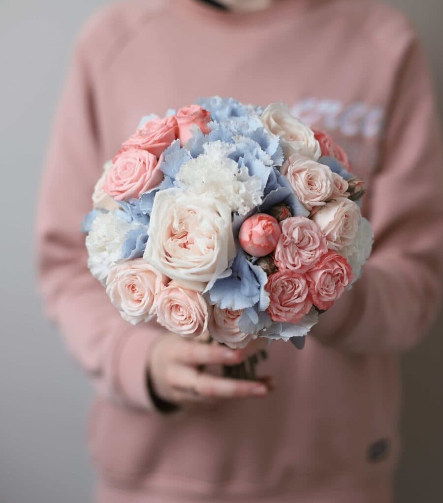 Классический круглый букет невесты в голубой и розовой гамме №1124 - Фото 1