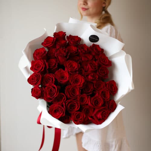 Красные розы в белом оформлении (41 шт) №721 - Фото 43