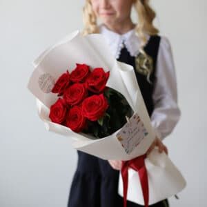 Красные розы в белом оформлении (7 шт) №1772 - Фото 4