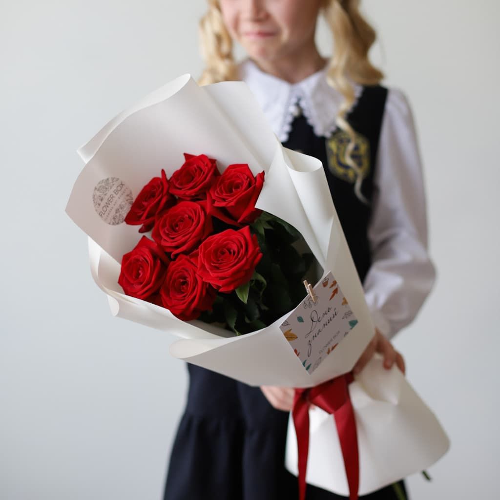 Красные розы в белом оформлении (7 шт) №1772 - Фото 2