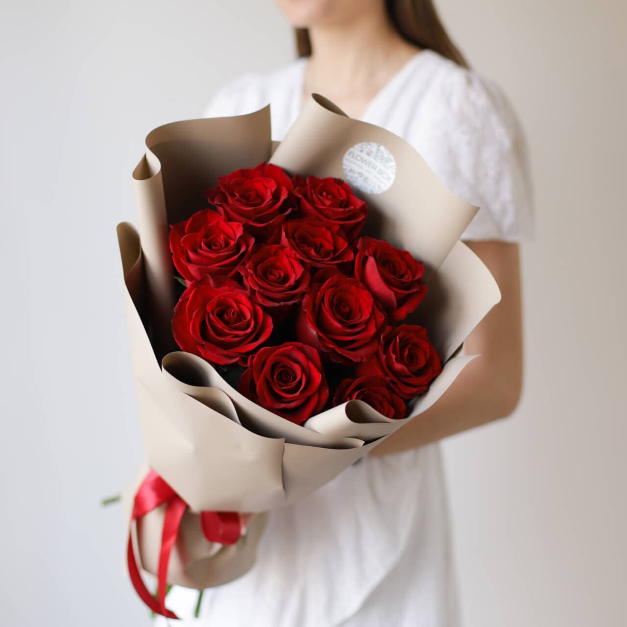 Красные розы в бежевом оформлении (11 шт) №510 - Фото 8