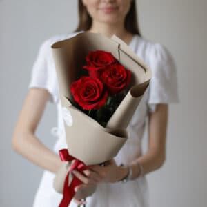 Красные розы в бежевом оформлении (3шт) №1010 - Фото 3