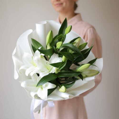 Лилии в белом оформлении №1633 - Фото 34