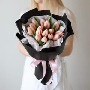 Лососевые тюльпаны голландские в черном оформлении (15 шт) №1593 - Фото 3