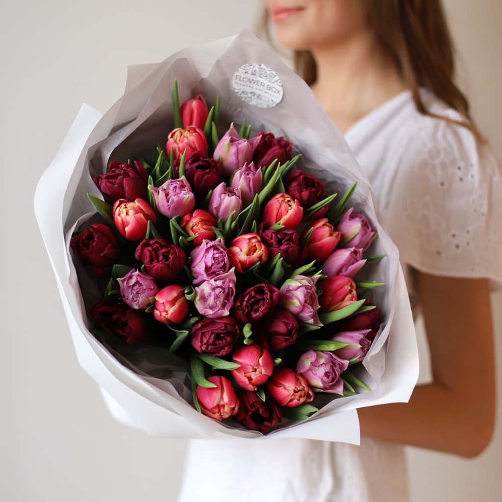 Микс тюльпанов в белом оформлении (35 шт) №1569 - Фото 1