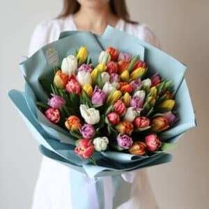 Микс тюльпанов в голубом оформлении (51 шт) №1572 - Фото 3