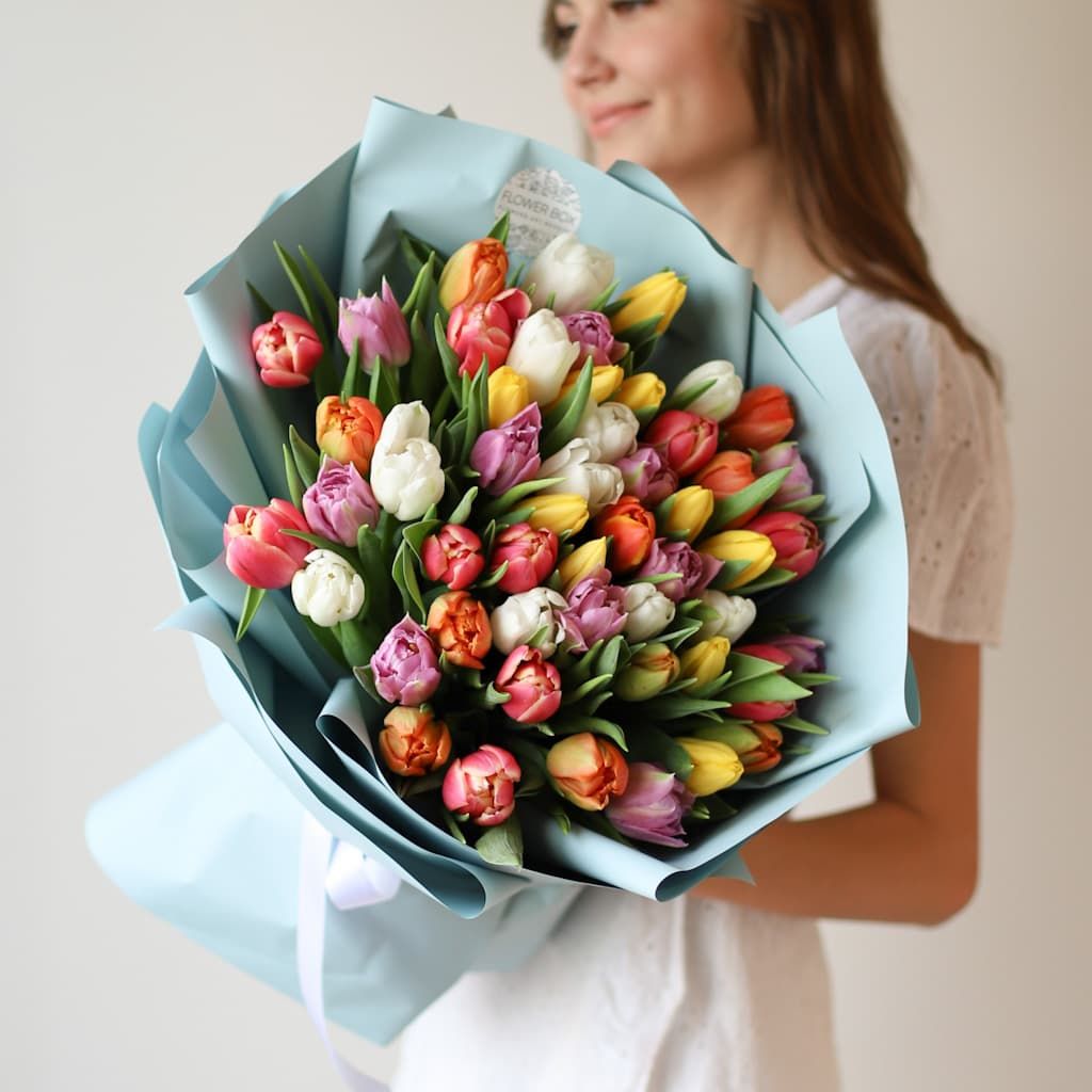Микс тюльпанов в голубом оформлении (51 шт) №1572 - Фото 2