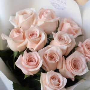 Розовые розы в белом оформлении (Россия, 11 шт) №1024 - Фото 4