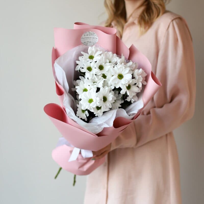 Хризантемы кустовые белые в розовом оформлении (3шт) №1270 - Фото 1