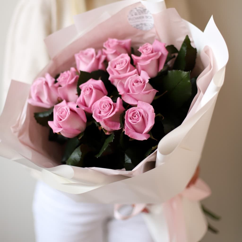 Сиреневые розы в белом оформлении (11 шт) №1439 - Фото 2