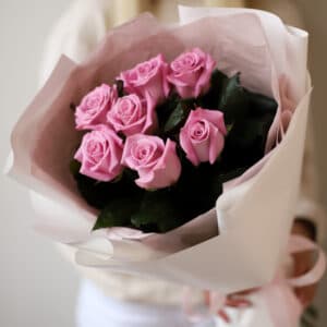 Сиреневые розы в белом оформлении (7 шт) №1436 - Фото 4