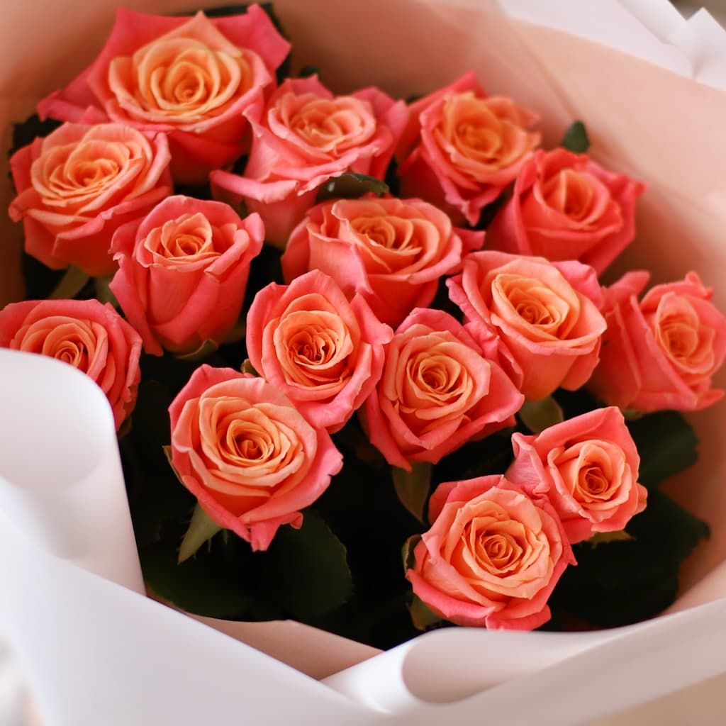 Оранжевые розы в белом оформлении (15 шт) №1312 - Фото 2