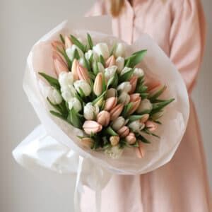 Нежные тюльпаны голландские в белом оформлении (51 шт) №1597 - Фото 3