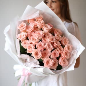 Розы розовые в белом оформлении (Россия, 35 шт) №1026 - Фото 3