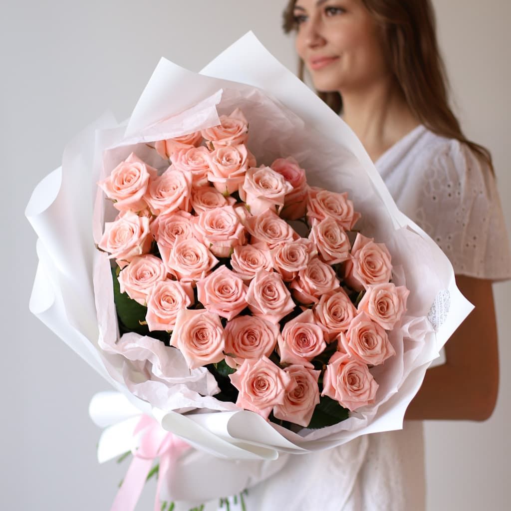 Розы розовые в белом оформлении (Россия, 35 шт) №1026 - Фото 2