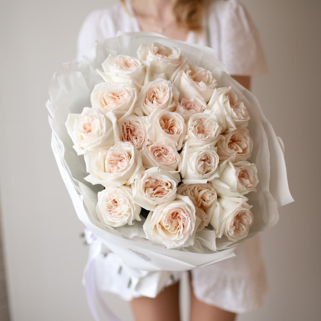 Пионовидные розы White O`hara в воздушном оформлении (21 шт) №1188 - Фото 1