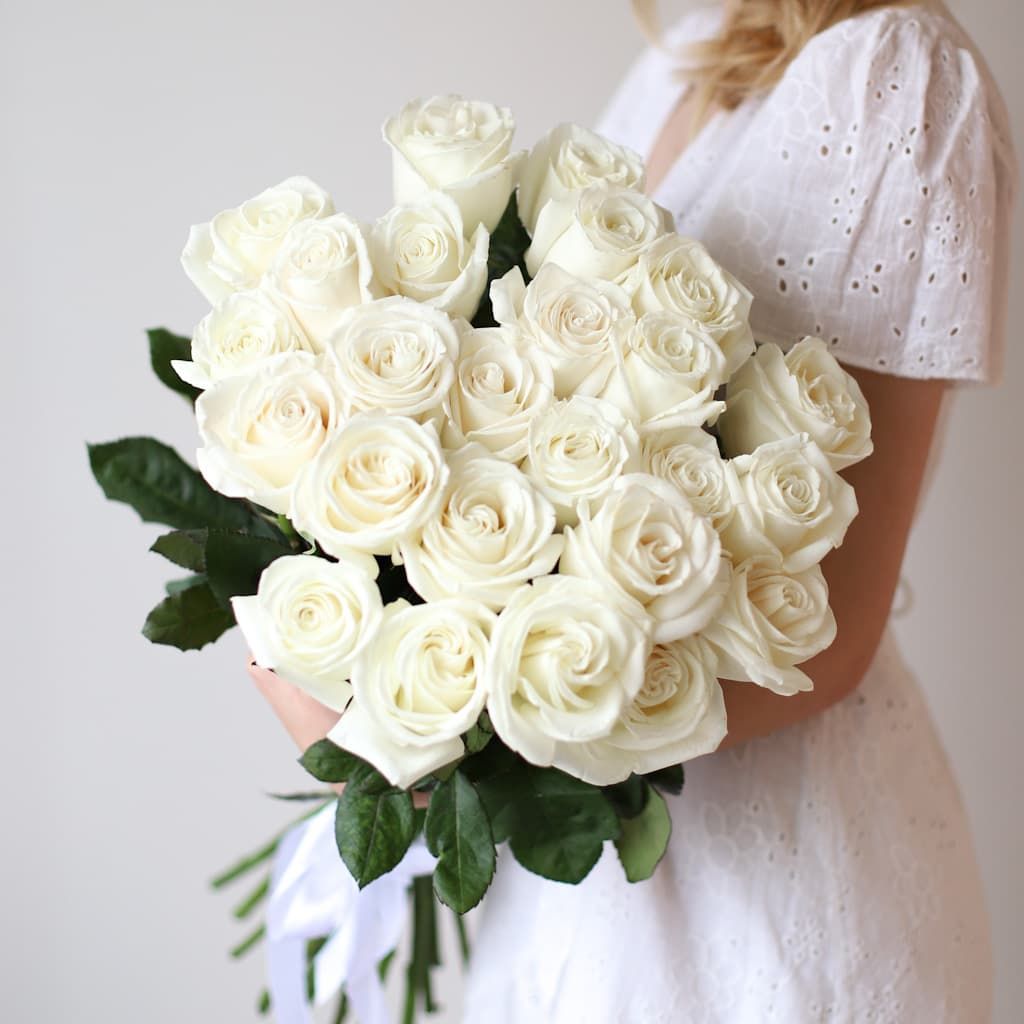 Розы белые в ленту (25 шт) №1050 - Фото 1