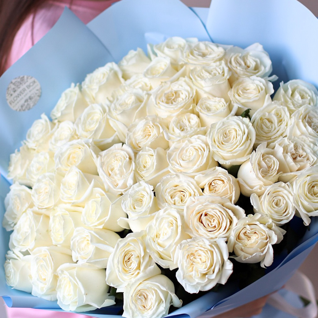 Розы белые в оформлении (51 шт) №1901 - Фото 64