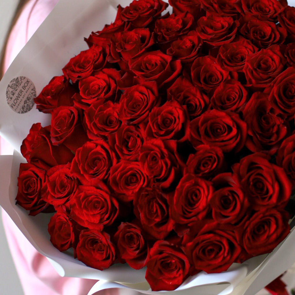 Розы красные в оформлении (51 шт) №1902 - Фото 28