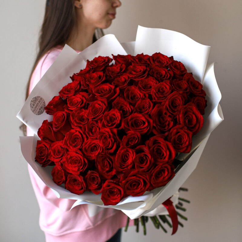 Розы красные в оформлении (51 шт) №1902 - Фото 27