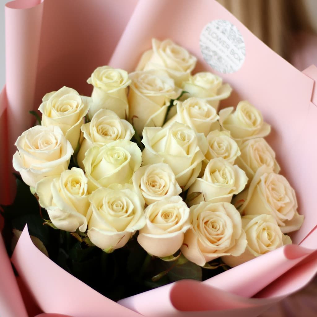 Розы белые в розовом оформлении (Россия, 21 шт) №1501 - Фото 2