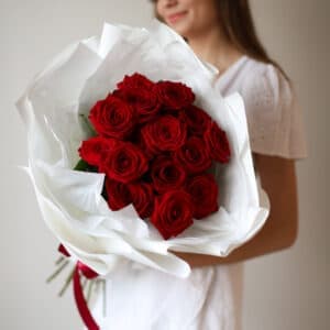 Розы красные в белом оформлении (Россия, 15 шт) №1238 - Фото 3