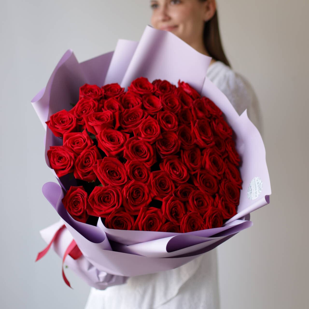 Розы красные в лавандовом оформлении (Россия, 51 шт) №1110 - Фото 34