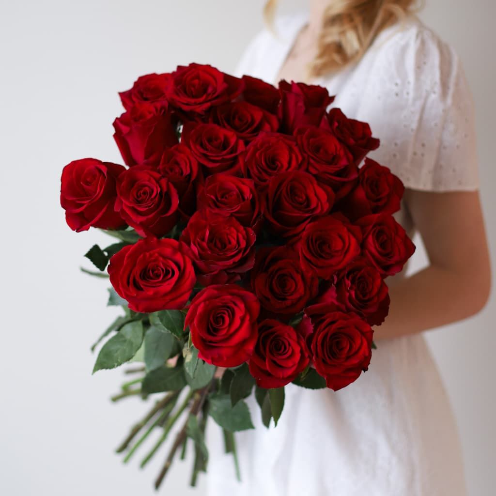 Розы красные в ленту (25 шт)  №1041 - Фото 1