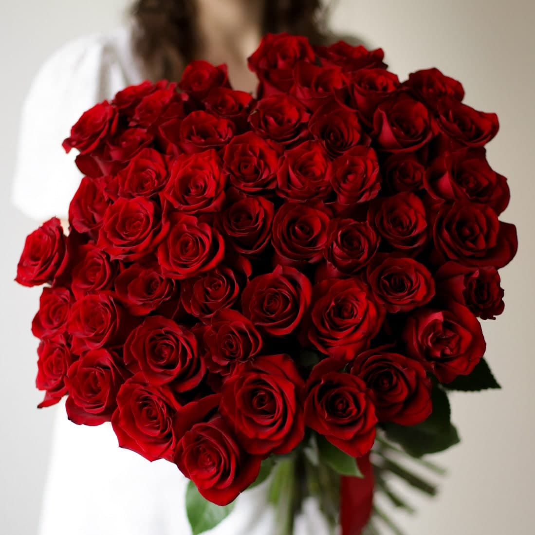 Розы красные в ленту (51 шт) №1724 - Фото 63