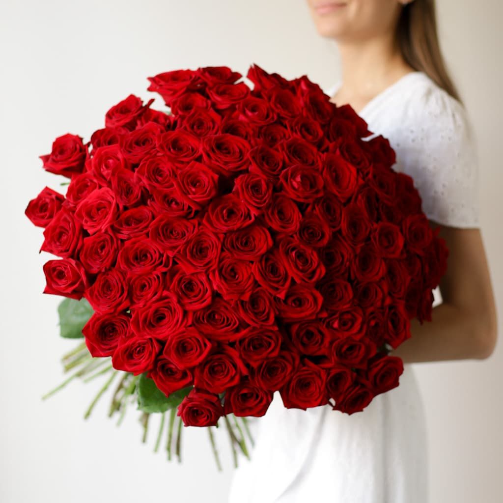 Розы красные в ленту (Россия, 101 шт) №1014 - Фото 1