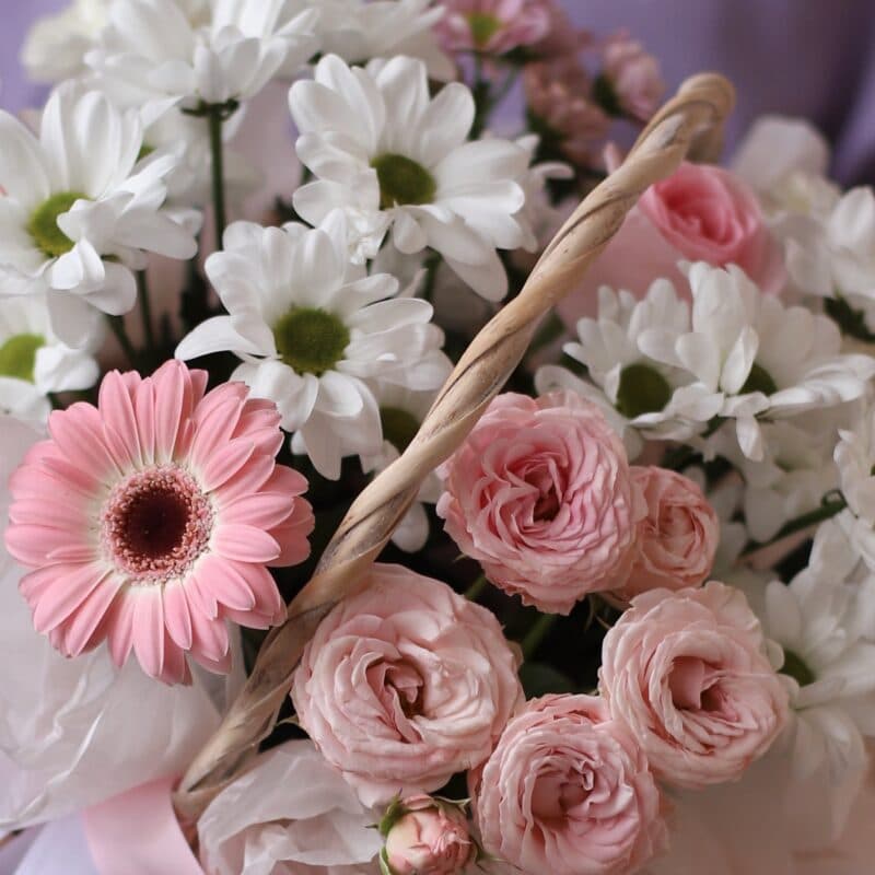 Корзина с цветами в розово-белых тонах №1274 - Фото 2