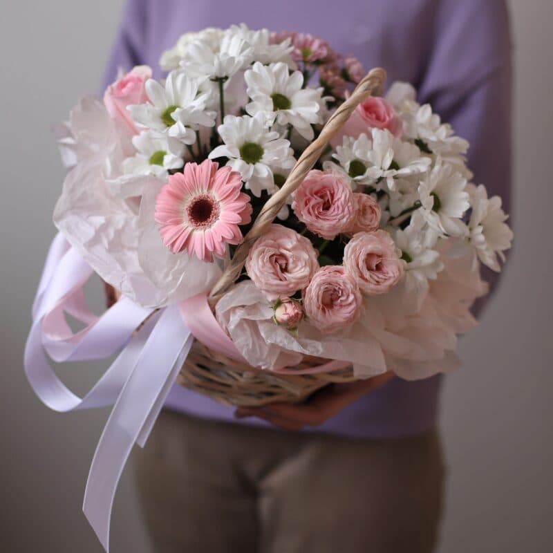 Корзина с цветами в розово-белых тонах №1274 - Фото 1