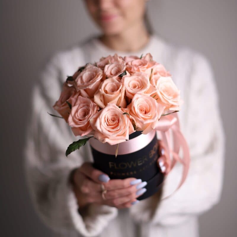 Шляпная коробка с розами (15 шт) размера XS №1205 - Фото 1