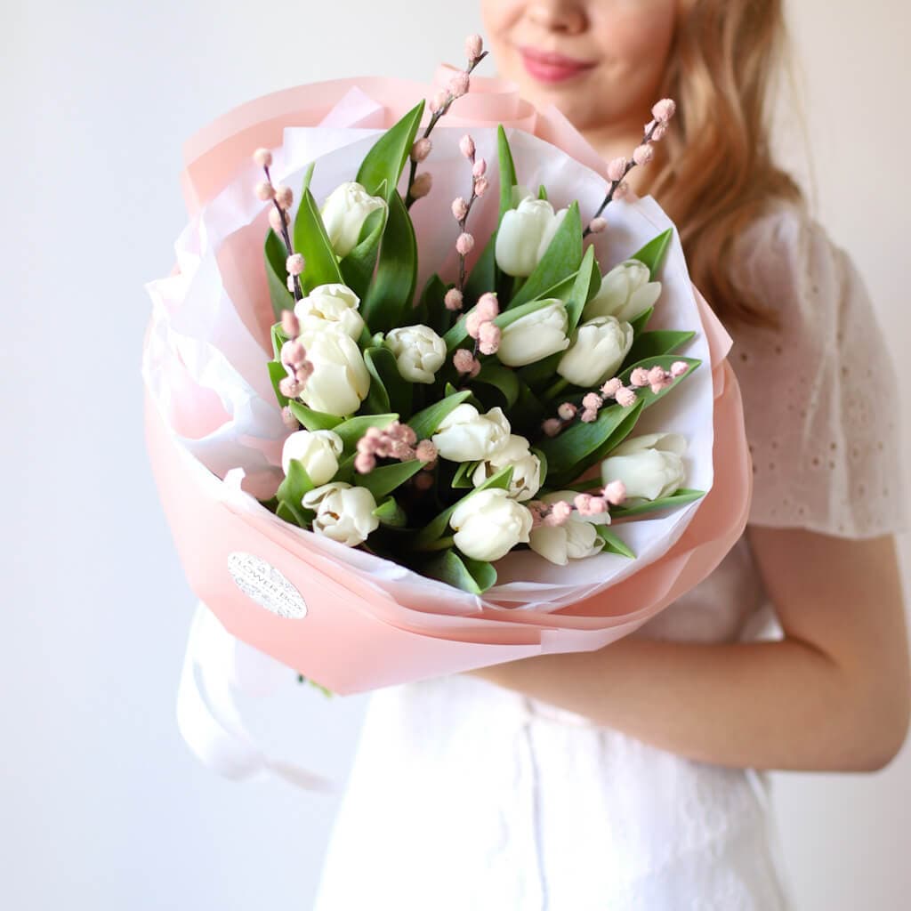 Тюльпаны голландские с вербой в оформлении (15 шт) №1604 - Фото 1