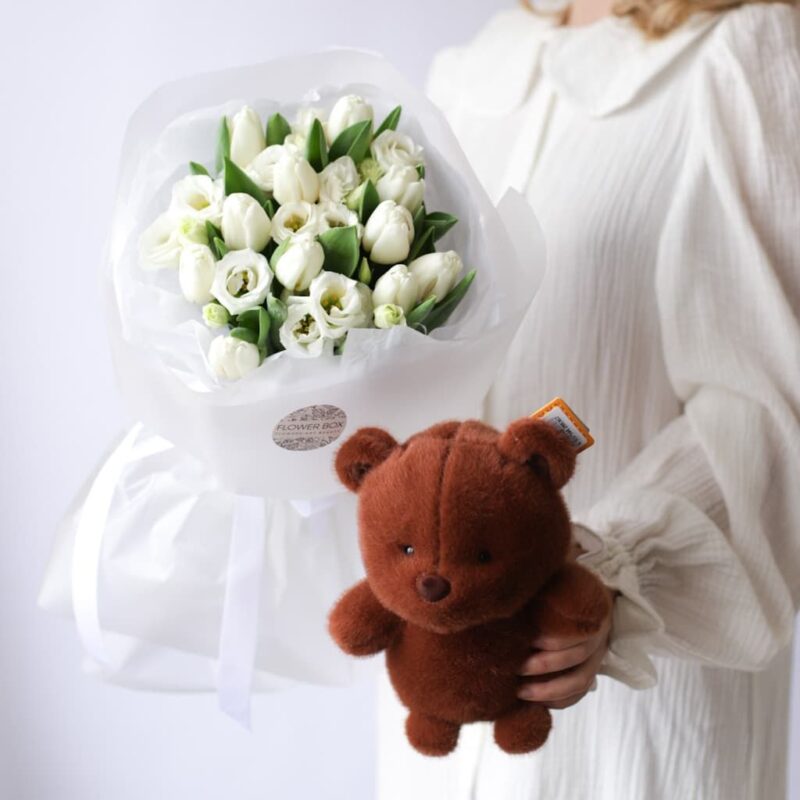 Тюльпаны с эустомой в оформлении и игрушка №1604 - Фото 31