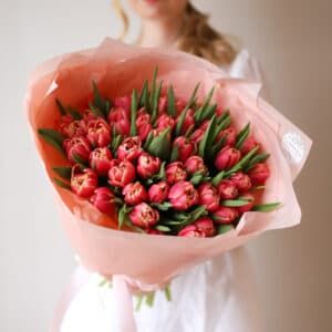 Яркие тюльпаны в нежном оформлении (51 шт) №1565 - Фото 4