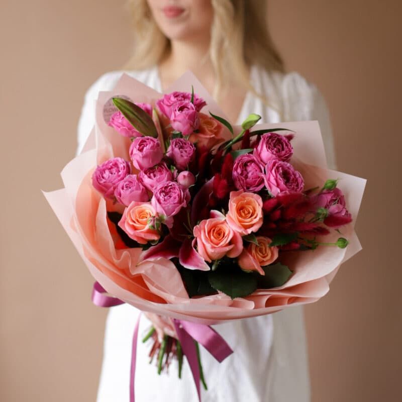 Яркий букет с кустовыми розами и лилией №1783 - Фото 5