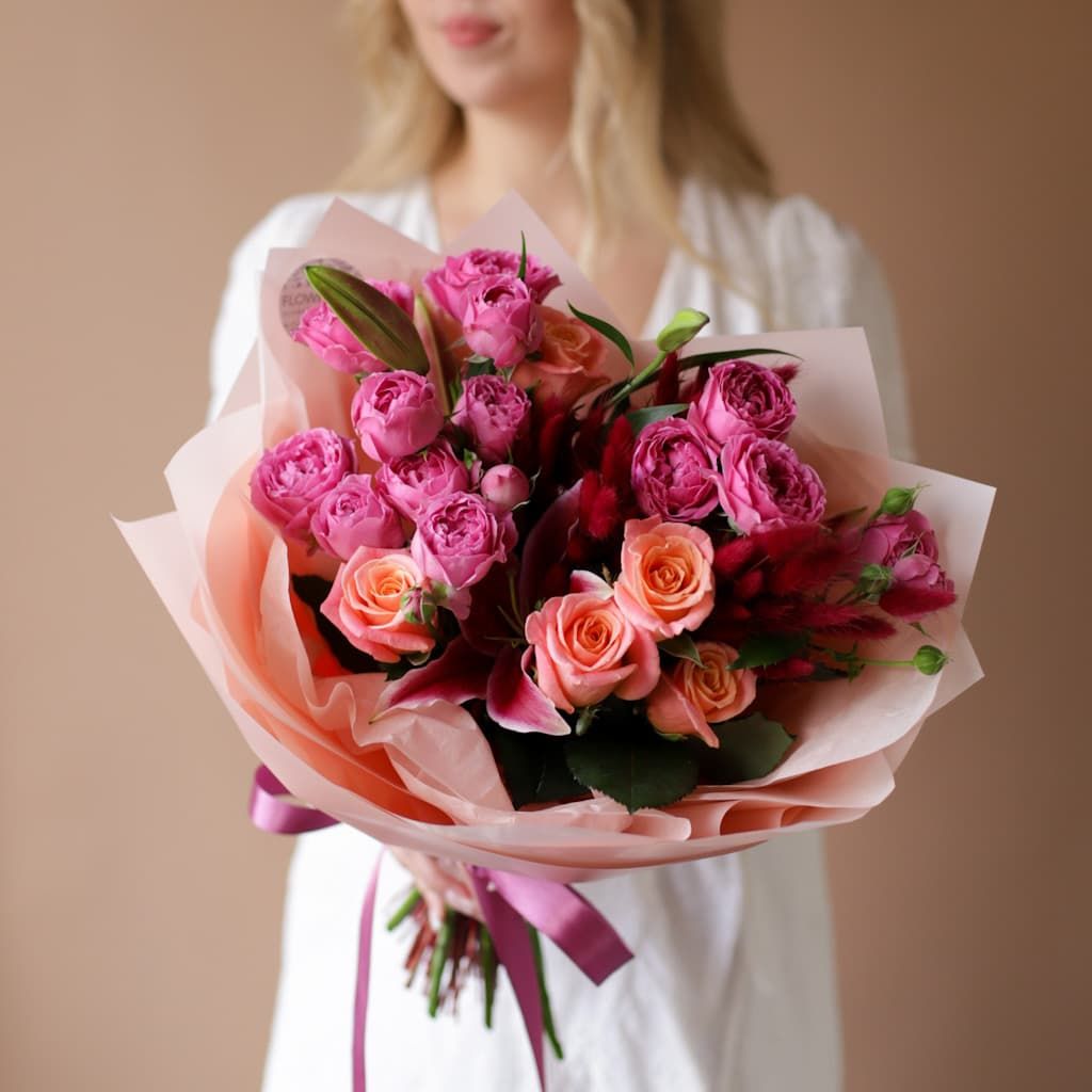 Яркий букет с кустовыми розами и лилией №1783 - Фото 6